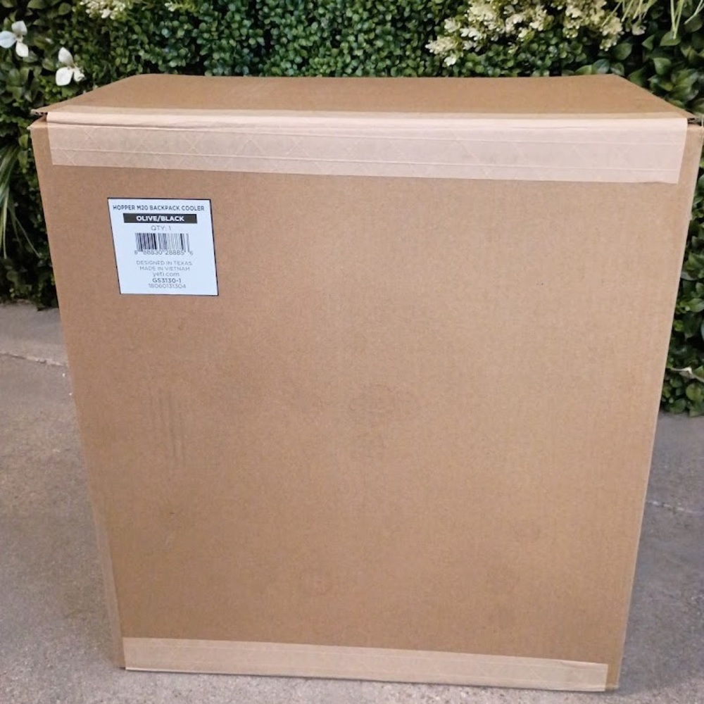 Yeti M20 Backpack Soft Cooler, Olive/Black, NEW IN BOX - Picture 2 of 5